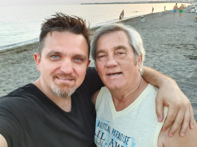 “S’e kam dashur kurrë aktrimin, por…”/ Rrëfehet Julian Deda: Vazhdojnë të më quajnë ‘çuni i Zefit’