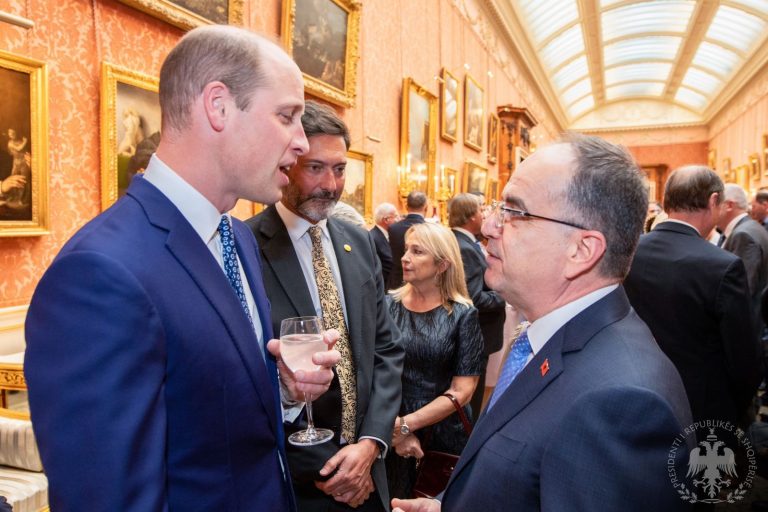 Presidenti i Shqipërisë takohet me Mbretin Charles dhe Princin William