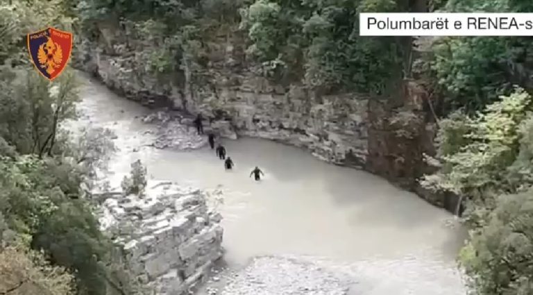 Gjendet pas tre ditësh kërkime trupi i pajetë i turistit holandez që e mori rrjedha e lumit