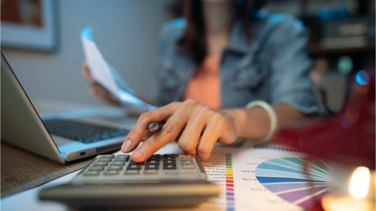 Rritja e normave nga ECB-ja, shtrenjtohen më shumë kreditë në euro për huamarrësit shqiptarë