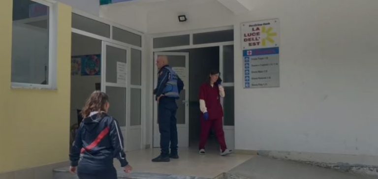 Sherr me thika mes adoleshentësh, ndërron jetë njëri prej tyre (EMRI)