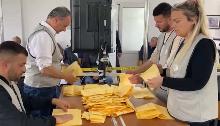Zgjedhjet e 14 Majit, sa qytetarë në Bulqizë e bën votën të pavlefshme dhe sa ngatërruan kutinë