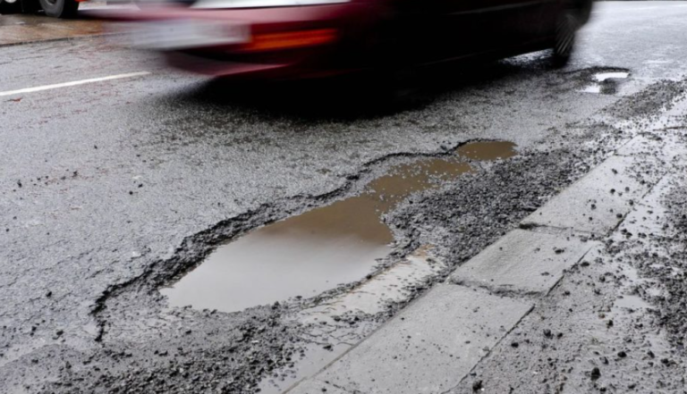 Të bëhesh milioner nga një aksident, një gropë që i ndryshoi jetën shoferit