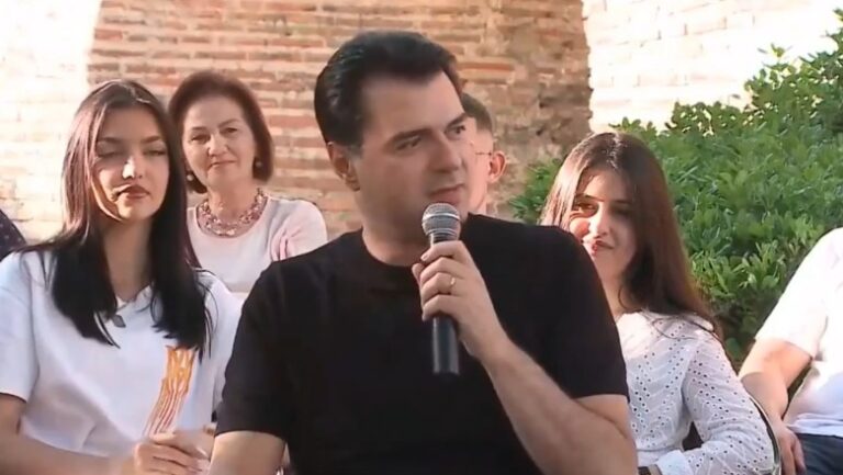 Basha mbledh në takim të zgjedhurit e PD-së në këshillat bashkiakë: Është gabim të biem në kurthin e numrave! Pavarësisht luftës nga të gjitha drejtimet, nuk ia dolën…