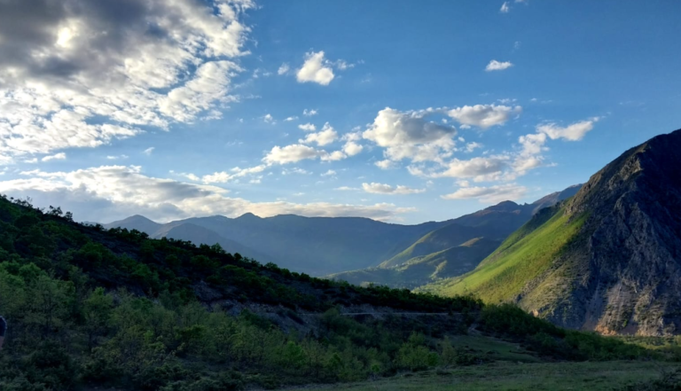 Reshje lokale dhe temperatura mesatare, zbuloni parashikimin e motit për sot