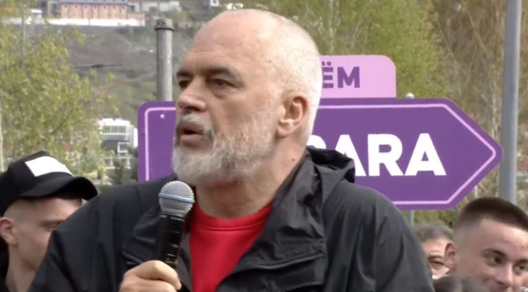 “Karroca me qenë nuk tërhiqet. Për të lehur po”, Rama sulmon Berishën gjatë takimeve në Bulqizë: Merreni “non gratën” te dhoma e gjumit