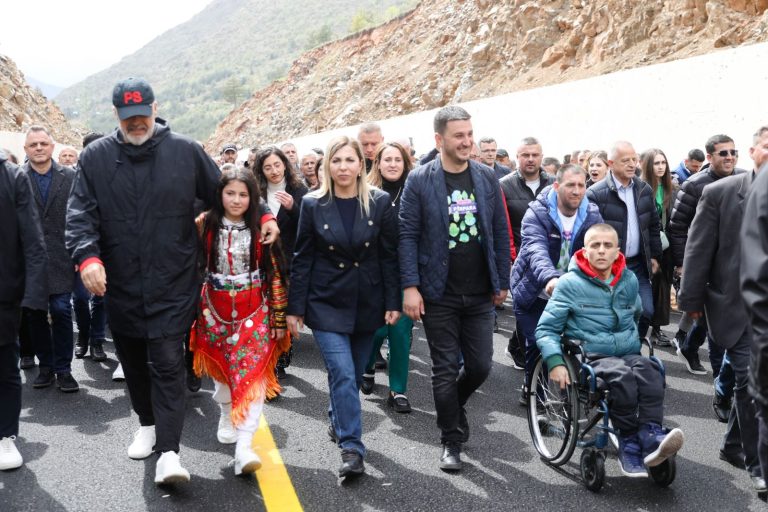 Pas shumë vonesash, hapet segment Plani i Bardhë-Qafa e Buallit në Rrugën e Arbërit