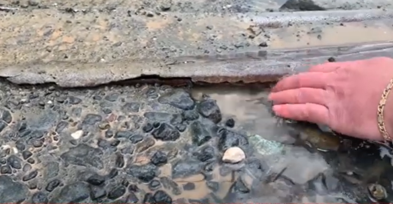 VIDEO – “Po helmohemi”, banorët e Bulqizës ngrenë alarmin për ujin e pijshëm: Është i ndotur