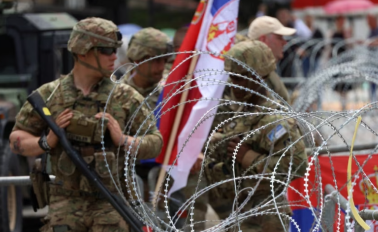 Vijojnë tensionet në veri, mbërijnë trupa shtesë të NATO-s në Kosovë