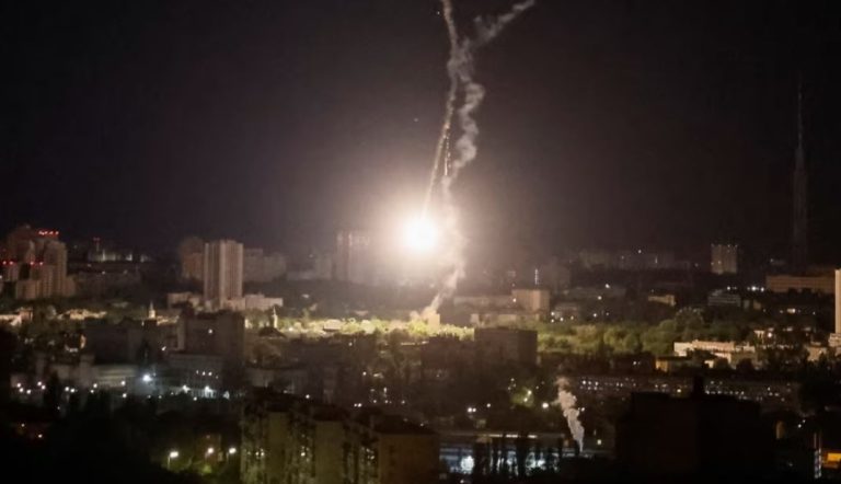 Rusia sulmon ashpër Kievin, ushtria ukrainase rrëzon raketat