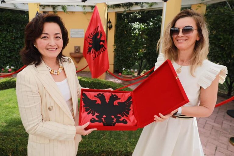 Përfundoi misionin diplomatik në Tiranë, stafi i ambasadës mesazh lamtumire për Yuri Kim