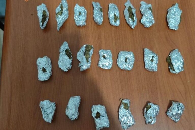 Shisnin dorgë në lokalet e Durrësit, arrestohen 3 të rinjtë, policia u sekuestron lëndën narkotike