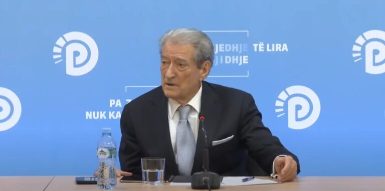 Berisha zbulon sloganin e ri  “Pa zgjedhje të lira, nuk ka zgjidhje”,