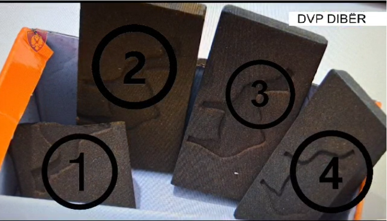 VIDEO – Kapet në fshatin Fshat shoferi i furgonit që trafikonte drogë, policia i gjen 4 kallëpe me kanabis në formë çokollate