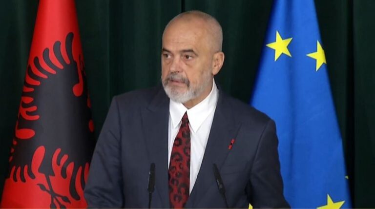 Rama reagon për lirimin e 3 efektivëve: Forca e arsyes fitoi, Kurti- Vuçiç të mbyllen brenda mureve në një konferencë për marrëveshjen e normalizimit