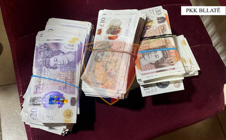 Diber/ Tentuan që të fusnin nje sasi kartmonedha paund të padeklaruara në pikën kufitare të Bllatës, procedohet çifti i bashkëshortëve