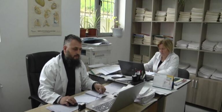 VIDEO – Mjegulla e dendur në Gjoricë problem madhor, shtohen personat që kanë probleme me frymëmarrjen