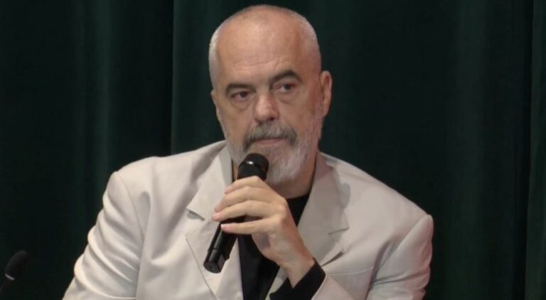 T’u marrin hoteleve një kat për të pastrehët?!”, Rama debat me ndërtuesin: Në ça Republike jetoni?! Aplikoni sërish për leje, rëndësi që keni prona!