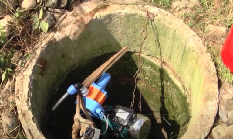 VIDEO – Burimi i ujit në Gjoricë ende i ndotur, nënprefekti thirrje banorëve: Mos e përdorni për konsum