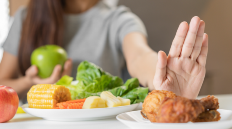 Ushqimet që duhet t’i shmangni gjatë verës dhe arsyet pse