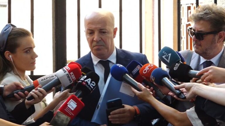 “Ahmetaj e ka nisur përballjen me drejtësinë”, avokati i ish-zëvendës kryeministër: E drejta e tij nëse vjen në Shqipëri apo jo