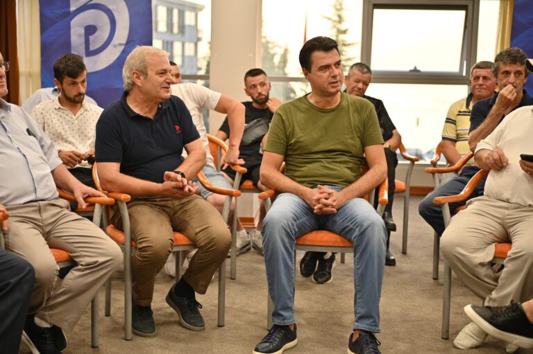 Basha vijon takimet me demokratët për të rimarrë drejtimin e PD: Duhet pastrim i politikës