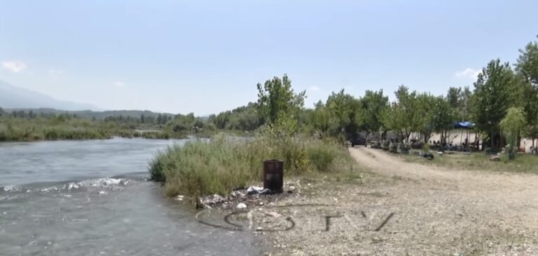 VIDEO – Temperaturat e larta, banorët e Bulqizës nisin plazhin në lumin Drin