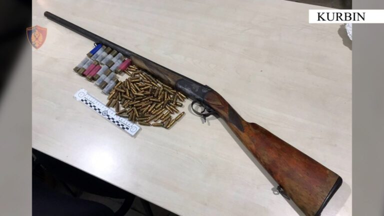 “Do të vras”, telefonata në polici shpëton gruan nga burri dhunues që e kërcënonte me armë