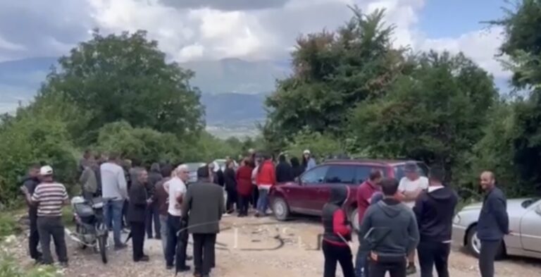 VIDEO – Maqellarë, banorët e Kërçishtit të Sipërm në protestë