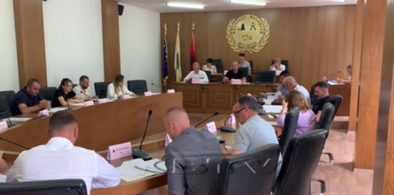 VIDEO – Këshilli Bashkiak Bulqizë zhvillon mbledhjen e tij të parë pas konstituimit