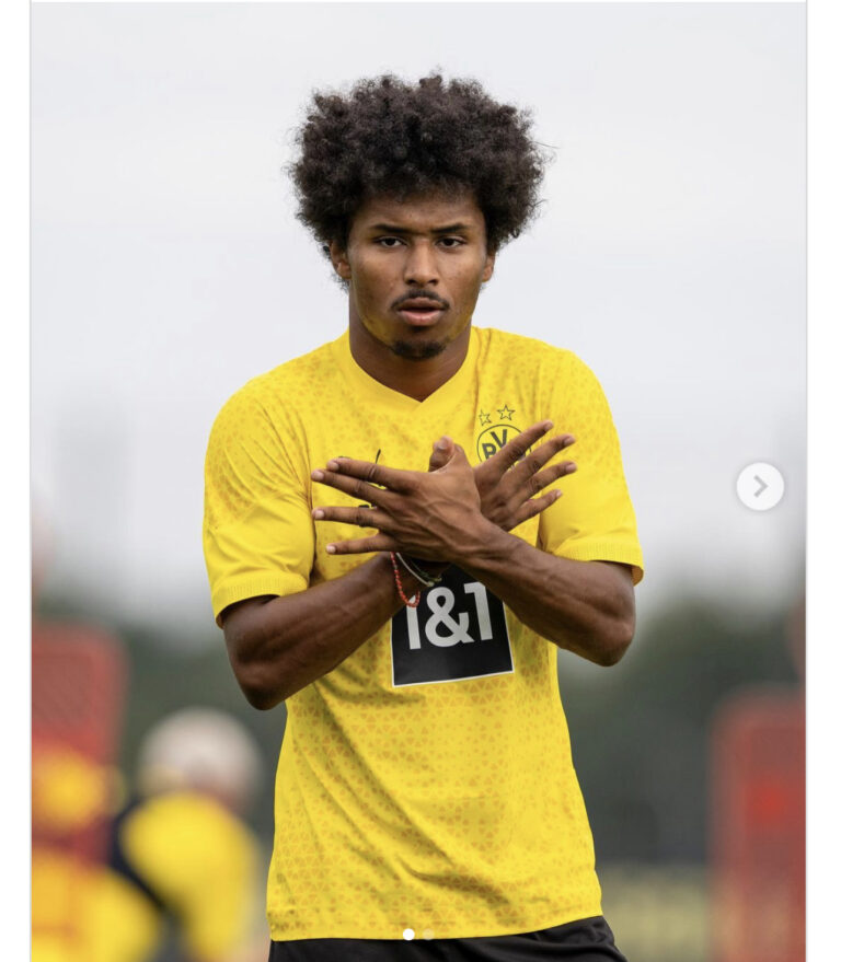 Habit i dashuri i Loredanës ,feston në kampin e Borussia Dortmund me shqiponjën dykrenare