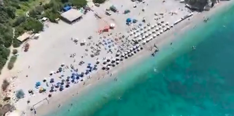 Lirohet plazhi i Gjipesë, sekuestrohen shezlongë dhe çadra