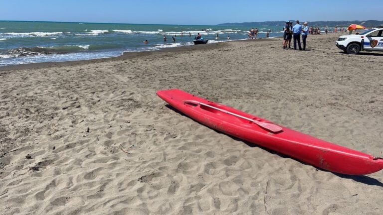 Arrestohet administratori i plazhit të Vilë-Bashtovës, ku u mbytën babai me dy fëmijët