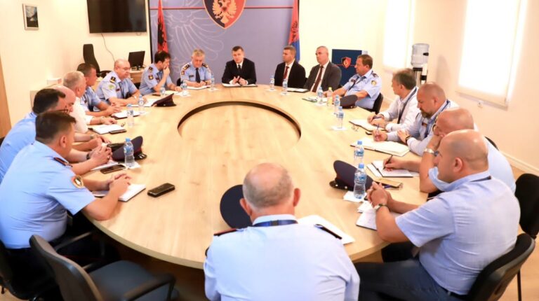 “Skandaloze”, Balla kritika të forca policëve: Ka shefa dhe drejtor komisariatesh që ulen në lokale me kriminelë dhe u japin iformacione