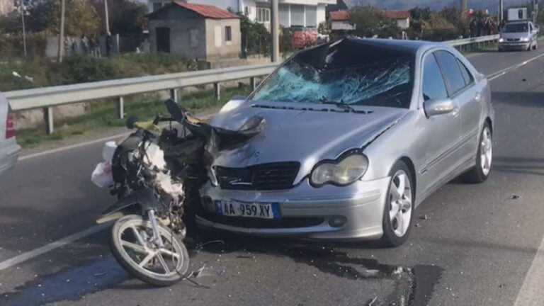 Aksident i rëndë në Tiranë, humb jetën 23-vjeçari që po udhëtonte me motor pasi u përplas nga një makinë