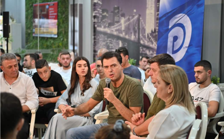 Basha takim me strukturat në Berat: Ujësjellësit në vend në prag falimenti, kuvli korrupsioni