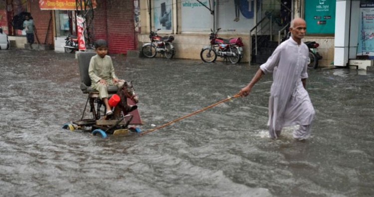 VIDEO – Mot i keq bën ‘shkatërron’ Pakistanin, regjistrohen 50 të vdekur dhe dhjetëra të tjerë të plagosur