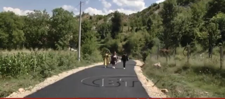 Asfaltohet rruga e fshatit të Gurrës së Vogël