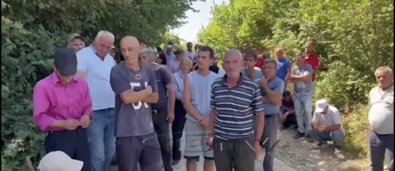 Video-S’ndalen protestat në fshatin Kërçisht