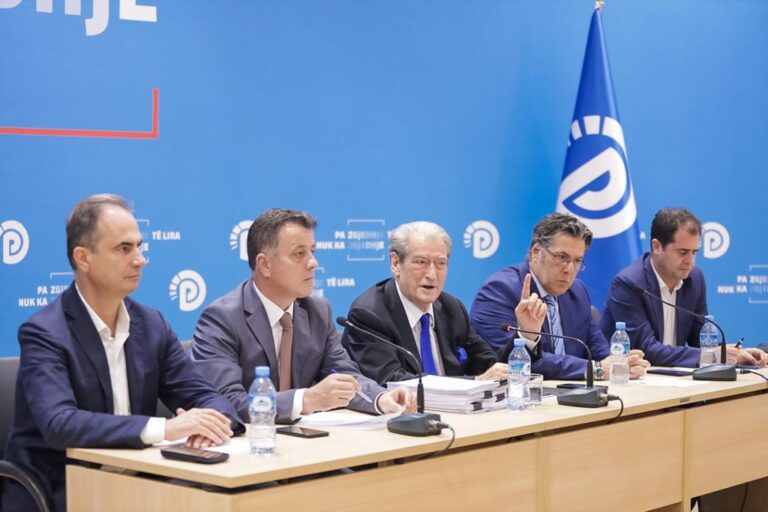 Zbulohet dokumenti, Këshilli i Berishës merr vendimin: Krijojmë front opozitar, bëjmë gjithçka për të rrëzuar regjimin!