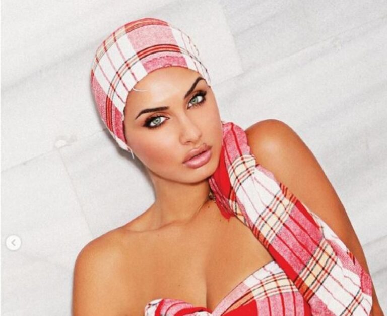 Çiljeta Xhilaga bëhet nostalgjike për rininë e saj, këngëtarja ndan fotot e 17 viteve më parë