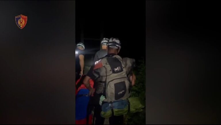 Ngecën 8 orë në mal, shpëtohen turistët francezë
