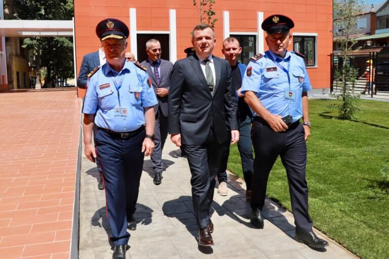 Balla mesazh të prerë Policisë së Dibrës: Goditje kirurgjikale deri në çrrënjosje, fenomenit të dhunës në familje