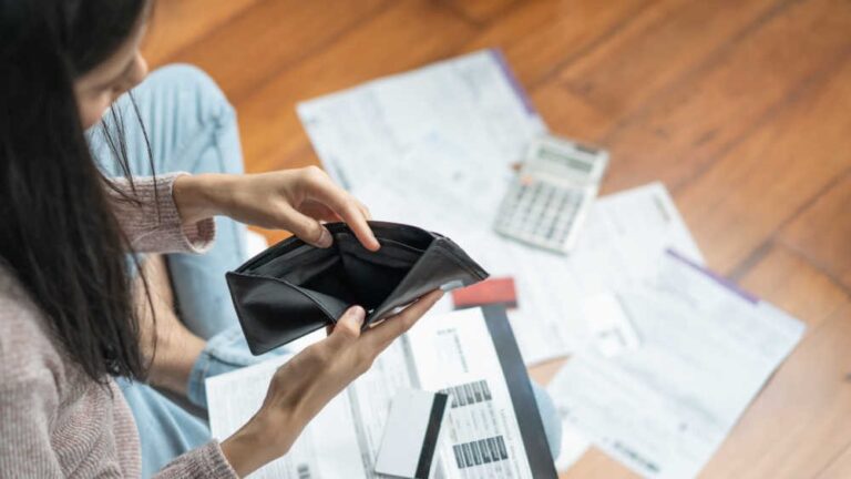 BB: Rritja ekonomike në Shqipëri nuk reflektohet si mirëqenie, varfëria mbetet kokëfortësisht e lartë, dyfishi i rajonit