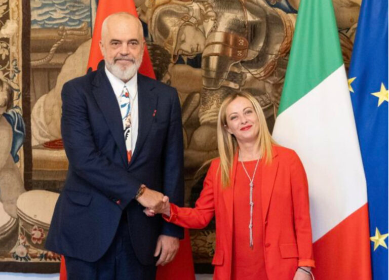 Rama publikon fotot nga takimi me Giorgia Meloni në Itali: Mikpritje vëllazërore