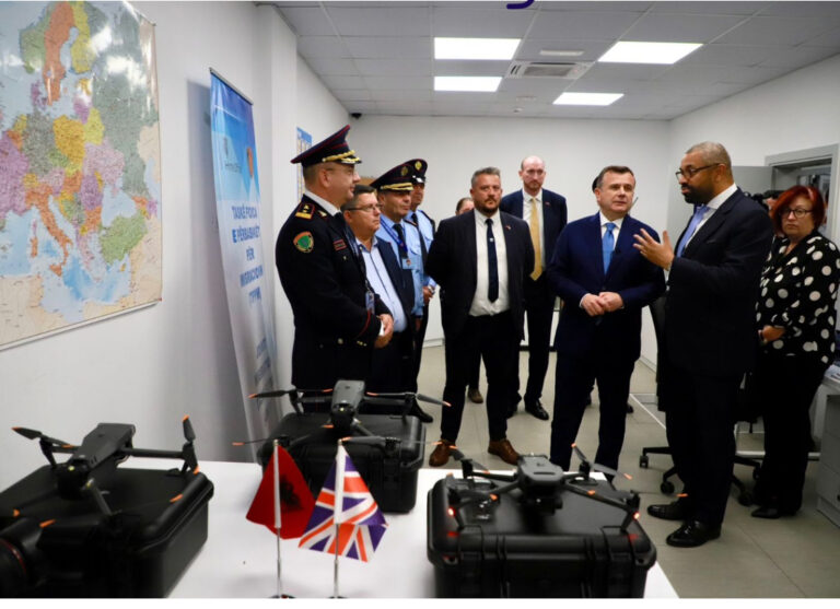 Britania e Madhe i dhuron Shqipërisë dronë për të kontrolluar kufirin tokësor e detar