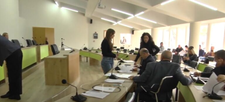 Dështon mbledhja e radhës e Këshillit Bashkiak Dibër mungojnë këshilltarët