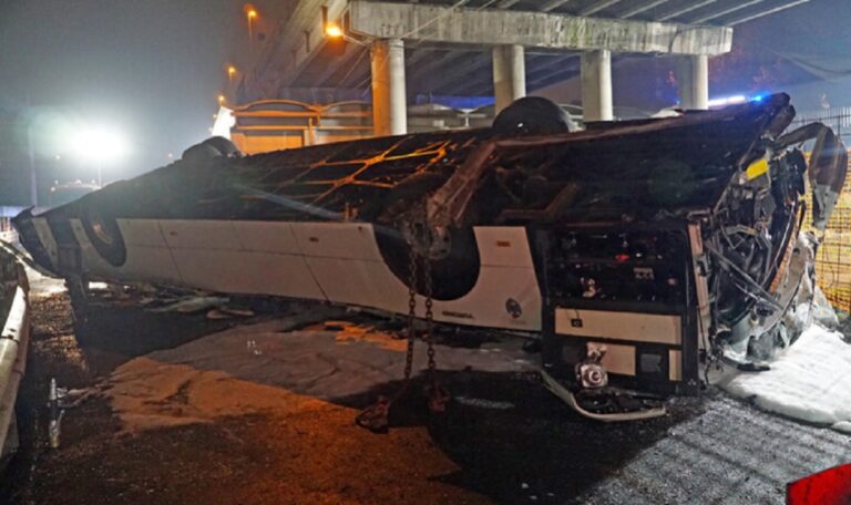 Video/ Tragjedia me 21 të vdekur në Venecia, momenti kur autobusi bie nga ura