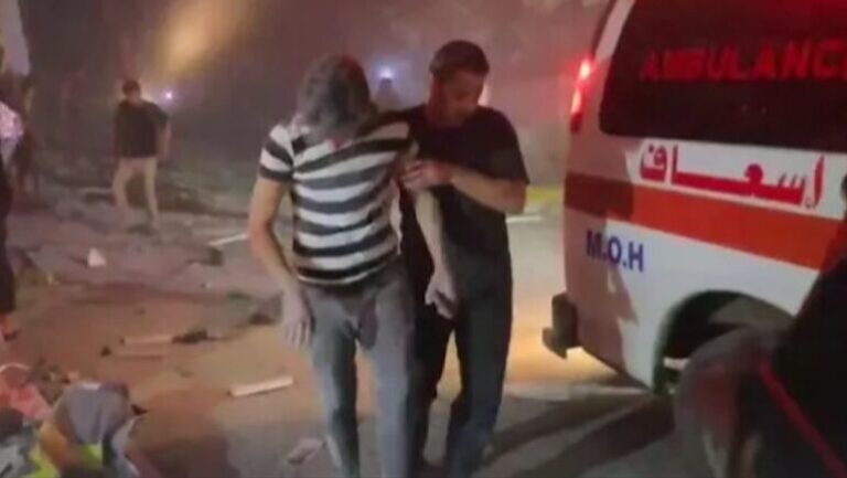 Pamje dramatike! Momenti i shpërthimit të fuqishëm, gjatë evakuimit të njerëzve në Gazën veriore