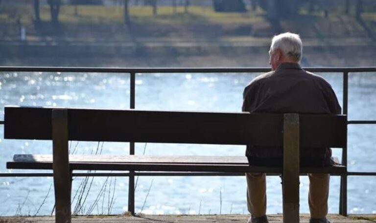 E trishtë! 31 mijë të moshuar jetojnë vetëm në Shqipëri